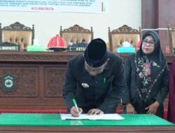 Pj. Bupati Takalar Hadiri Rapat Paripurna, Agenda Penyampaian Pendapat Akhir Fraksi Terhadap Rancangan Perda tentang Pertanggungjawaban Pelaksanaan APBD TA. 2023