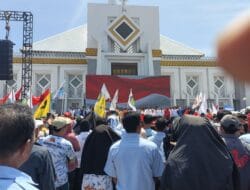 Daftar Ke KPU, Husniah Lebih Dulu Ajak Puluhan Ribu Pendukungnya Zikir dan Sholat Duhur di Mesjid Syeh Yusuf Gowa
