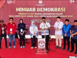 Sehati Daftar Pertama di KPU Makassar, Dikawal Ribuan Pendukung dan Simpatisan