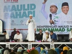 Digagas IAS, Maulid Bahari dan Shalawat Ustadz Das’ad Latif Dihadiri Appi-Aliyah serta Ribuan Warga