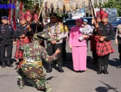 Tiba di Markas Polda Sulsel, Irjen Pol. Yudhiawan Disambut Tradisi “Angngaru”