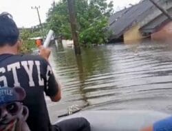 Perumnas Antang Direndam Banjir Tahunan, Warga Mengungsi Dengan Perahu Karet
