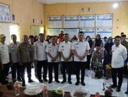 Peduli Masyarakat Miskin Ekstrem, Pj. Bupati Takalar Serahkan Bantuan Sembako