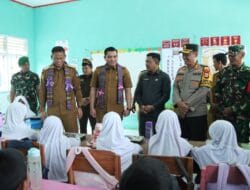 Pj. Gubernur Sulawesi Selatan di Dampingi Pj. Bupati Takalar Tinjau Langsung Pemberian Makan Bergizi Gratis di SD Pa’rappunganta 