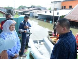 Walikota Makassar Terpilih Appi-Aliyah Antar Langsung Bantuan Korban Banjir di Manggala