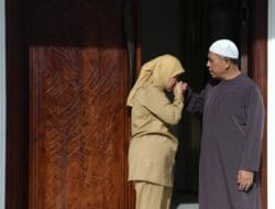 Tugas Perdana, Wawali Kota Makassar Aliyah Pamit dan Salim ke Suami IAS