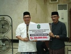 Tarawih Perdana di Takalar, Bupati Muhammad Firdaus Daeng Manye Beri Kejutan Hibah Rp100 Juta untuk Masjid Agung