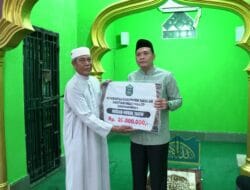Wabup Hengky Yasin Pimpin Safari Ramadhan: Pemkab Takalar Serahkan Hibah Rp 20 Juta untuk Masjid Nurul Yaqin