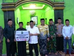 Bupati Takalar Safari Ramadhan di Masjid Nurul Rahman Topejawa, Serahkan Bantuan Hibah dan Ajak Masyarakat Jaga Kebersihan