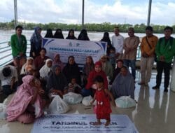 Kuatkan Kepedulian di Bulan Suci, PERAK, EI UIN Alauddin, dan Tahsinul Qur’an Berbagi Sembako untuk Warga Kurang Mampu