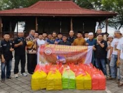 IKASMIN-SS Gandeng Sekda Takalar: Bagikan 1.180 Paket Nasi Padang untuk Masyarakat Miskin dan Anak Yatim di Kabupaten Takalar