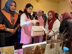 Produk Lokal Takalar Curi Spotlight, Ibu Wapres Selvi Gibran Belanja Tas Karya Pengrajin Desa Sawakong