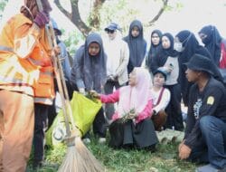 Melinda Aksa Tanam Langsung Lubang Biopori di Taman Gajah, Atasi Sampah Organik