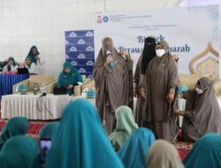 TP PKK Makassar Serahkan Paket Kain Kafan Usai Gelar Bimtek Perawatan Jenazah