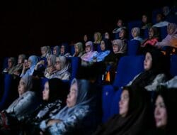 Wakil Wali Kota Makassar Aliyah Mustika Ilham Nonton Bareng Film Penantian Buah Hati Bersama Ketua TP PKK