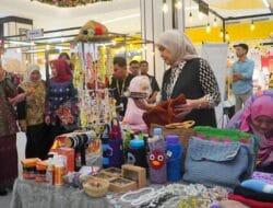Semangati Pelaku UMKM, Aliyah Mustika Ilham Tinjau Tenant di Makassar Trade Expo