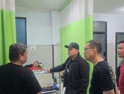 Wali Kota Makassar Munafri Jenguk Korban Pegawai DPRD di RS