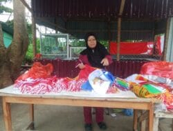 Jelang HUT RI, Pedagang Bendera di Namlea Keluhkan Penurunan Omzet