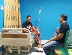 Wabup Takalar Jenguk Kades Pakdinging di RS Padjonga: “Kondisinya Kini Berangsur Membaik”