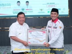 Bupati Takalar Raih Penghargaan “Tokoh Peduli Desa” di Pelantikan APDESI Merah Putih