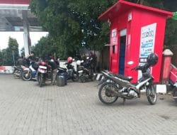 Deretan Jeriken Mengular di SPBU Kalampa: Warga Keluhkan Dugaan Solar Ilegal, APH Diminta Turun Tangan