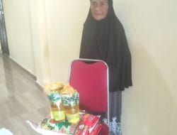 Hidup Sendiri di Usia Senja, Daeng Sohra Warga Sombala Bella Terima Uluran Dinsos Takalar