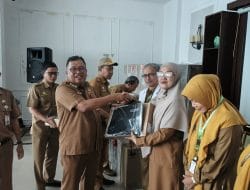 Dorong Layanan Kesehatan Digital, Bupati Takalar Serahkan 70 Komputer ke RSUD Padjonga