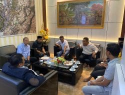 Hingga Larut Malam, Bupati Takalar Daeng Manye Buka Pintu Kantor demi Pelayanan