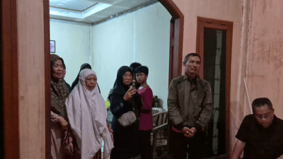 Isak Tangis Keluarga Ferry Irawan, Penumpang Pesawat ATR 42-500 yang Hilang Kontak di Maros