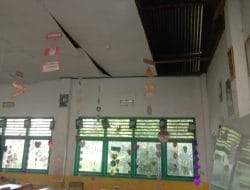 Empat Kelas SDN 13 Bontolebang I Nyaris Roboh, Guru Khawatir Plafon Ambruk Timpa Murid