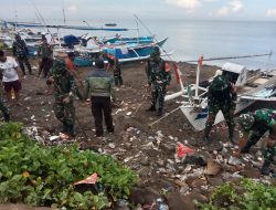 Ombak Membawa Sampah, TNI dan Warga Boddia Mengembalikan Pantai yang Hilang