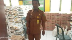 Haru Warnai Penyaluran Bantuan Sembako di Mangadu, Warga Bersyukur Terima Beras dan Minyak Goreng