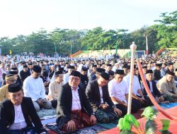 Bupati Takalar Salat Idul Adha di Lapangan Makkatang, Ajak Warga Tinggalkan Ego demi Kemajuan Daerah