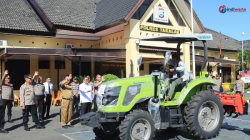Bupati Takalar Serahkan Alsintan untuk Kelompok Tani Binaan Polri, Dorong Produktivitas dan Swasembada Pangan