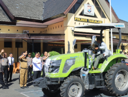 Bupati Takalar Serahkan Alsintan untuk Kelompok Tani Binaan Polri, Dorong Produktivitas dan Swasembada Pangan