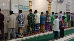 Personel Koramil 1426-01/Polut Laksanakan Sholat Subuh Berjamaah Keliling Bersama Masyarakat