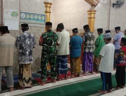 Personel Koramil 1426-01/Polut Laksanakan Sholat Subuh Berjamaah Keliling Bersama Masyarakat