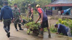 Personel Koramil 1426-04/Galesong Bersama Warga Gelar Kerja Bakti Bersihkan Selokan di Dusun Manjalling