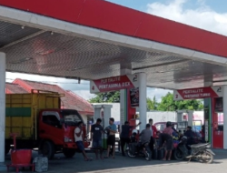 Pengambil Solar Siluman Beraksi, Antrean Kendaraan Mengular di SPBU Panaikang