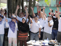 Reuni 40 Tahun Elektro 86 Unhas Tinggalkan Jejak Hijau, Daeng Manye Lepas 1.000 Burung di Pulau Sanrobengi