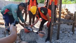 Kajari Takalar Letakkan Batu Pertama Rumah Dinas Staf, Tekankan Kualitas dan Penyelesaian Tepat Waktu